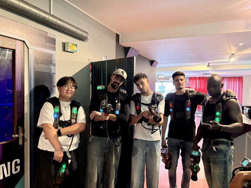 Groupe d'amis en Mastère 2 